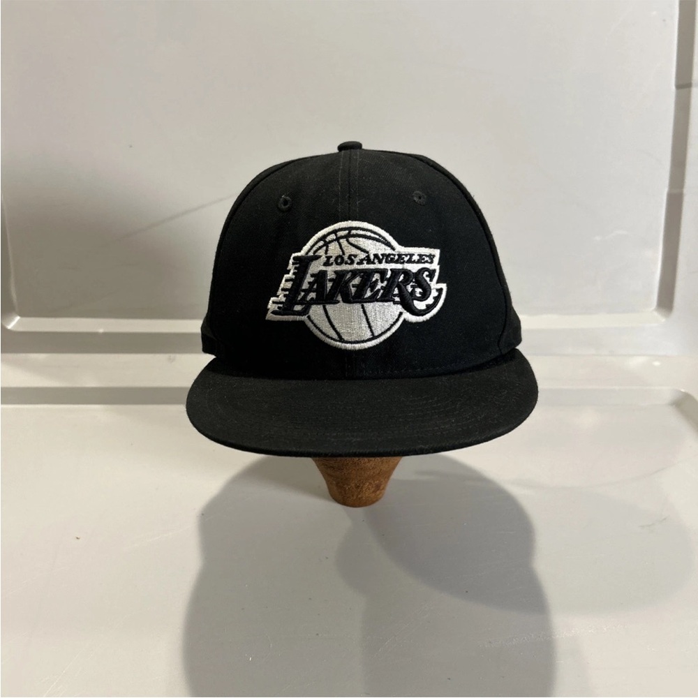New Era Los Angeles Lakers NBA Men's 9Fifty Snapback Cap, One Size Black/White